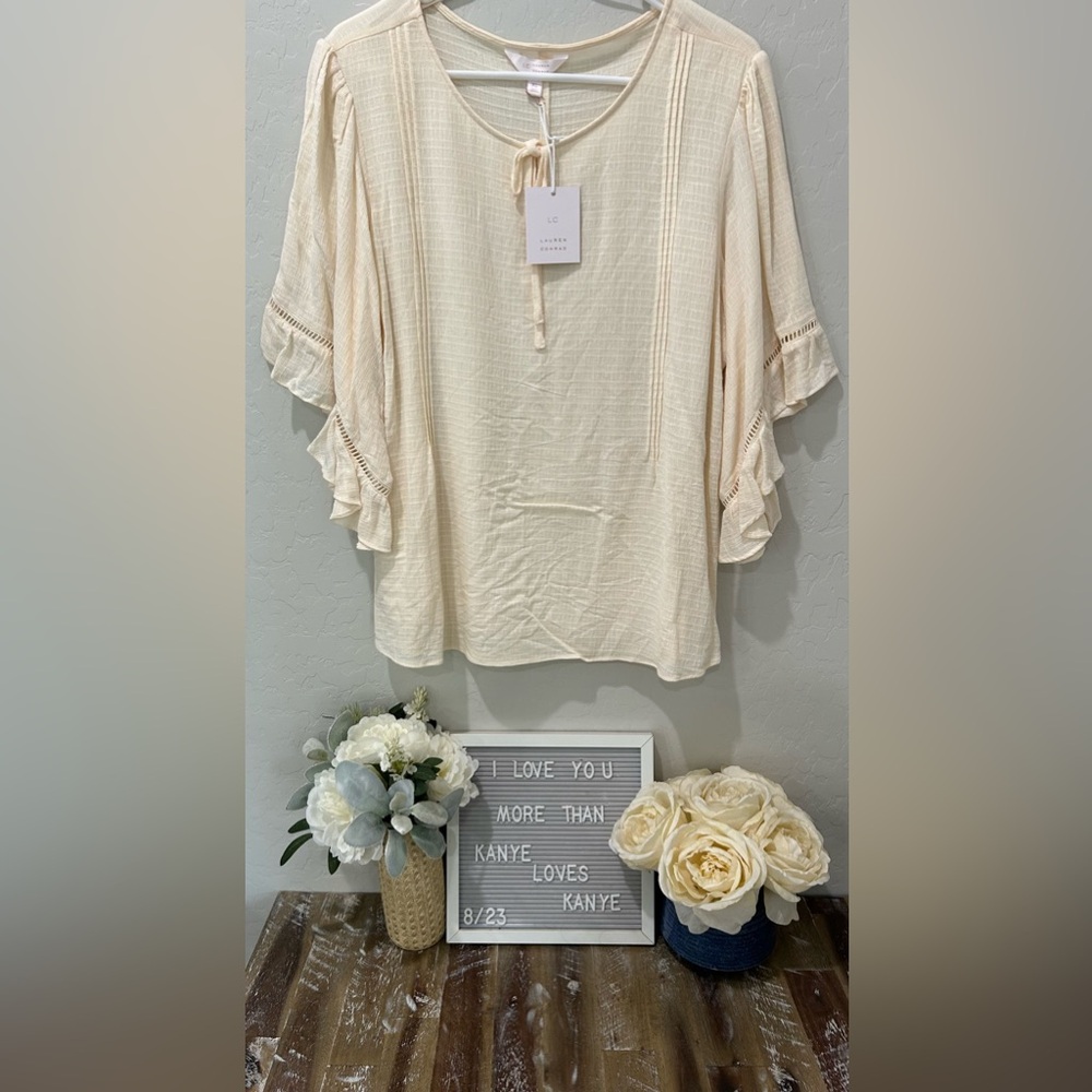 NWT π LC Lauren Conrad Cream Flutter Sleeve Top π - Picture 1 of 4
